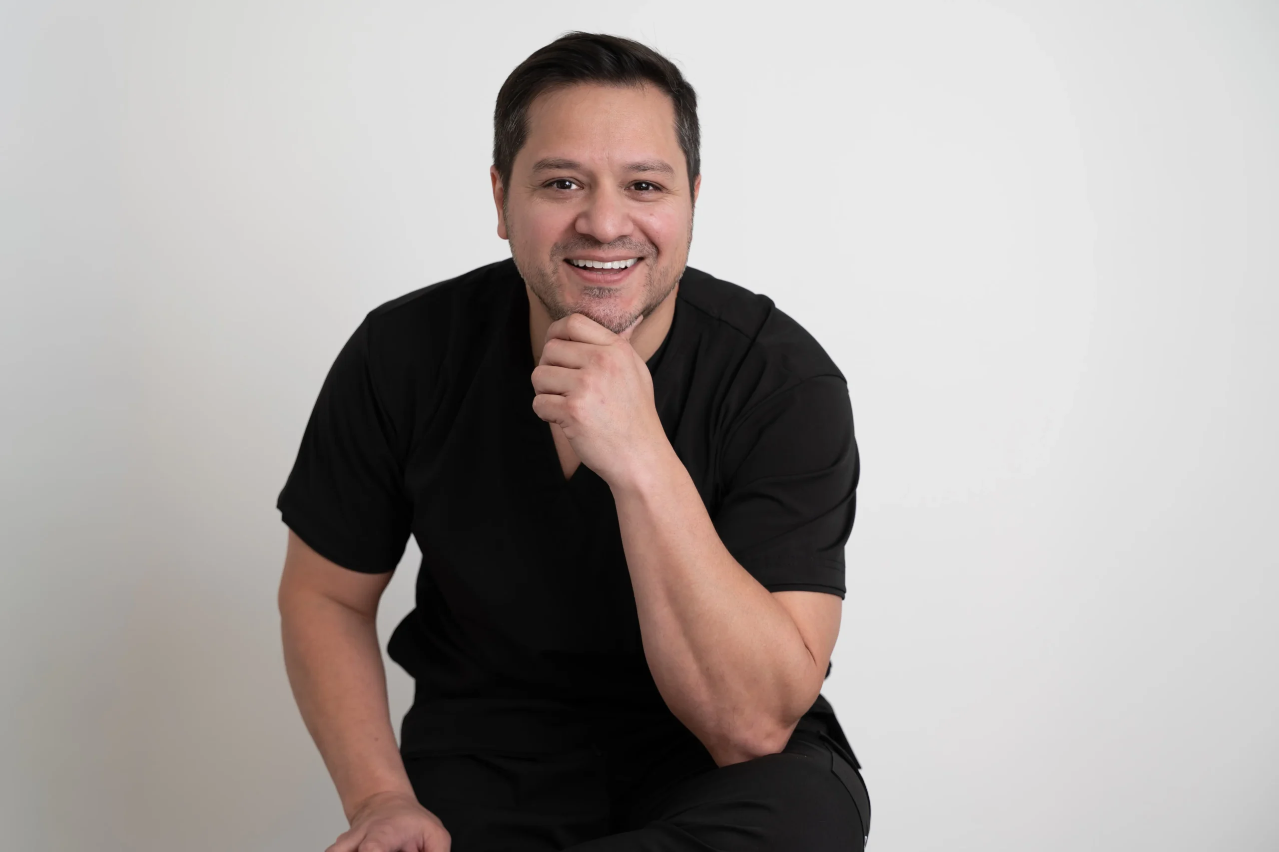 Dr. Illyan Diez, especialista en implantes y estética dental en DiBian Odontología, Belgrano
